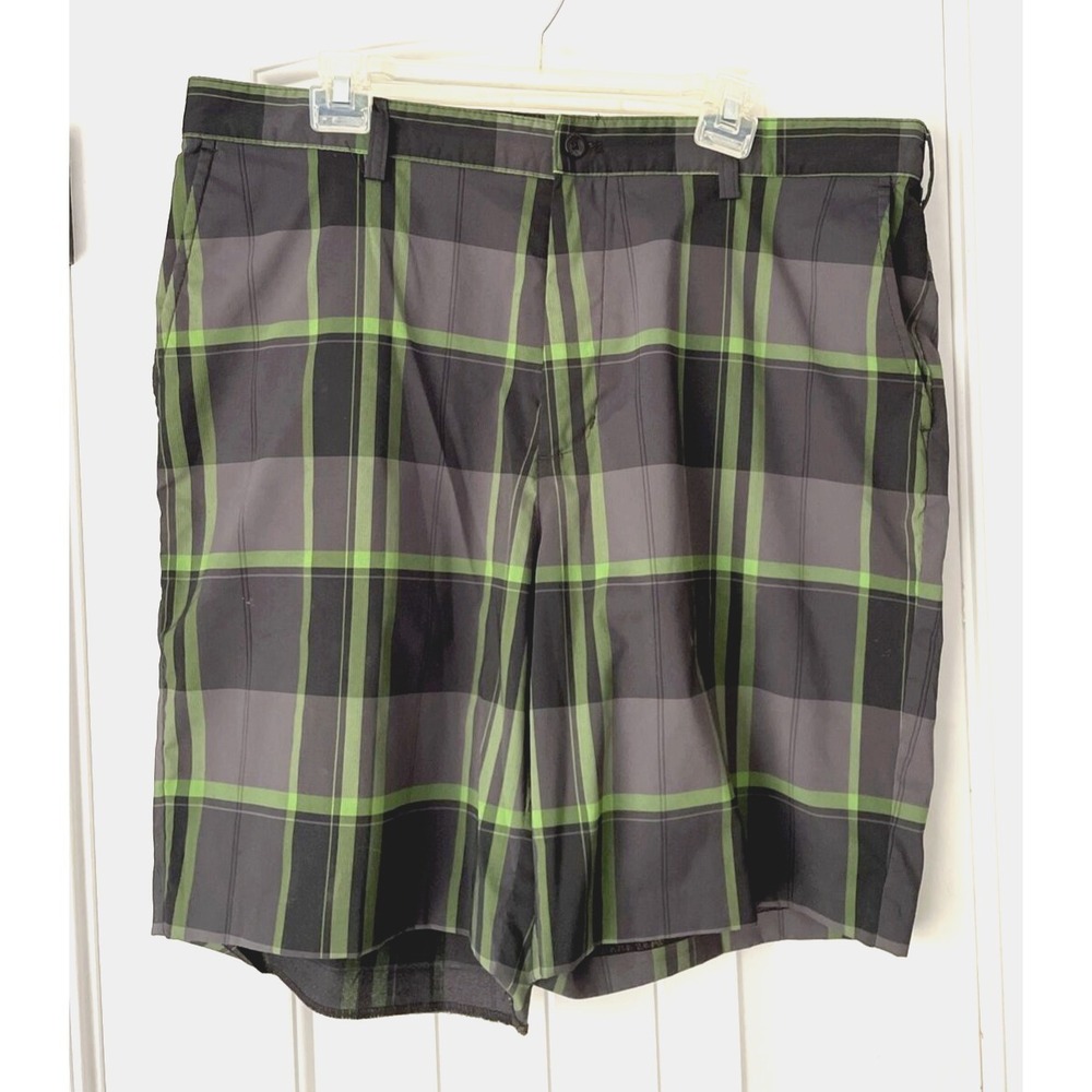 Izod Pfx Shorts Men's 38 Gray Green Plaid Flat Front Bermuda Performance Golf
